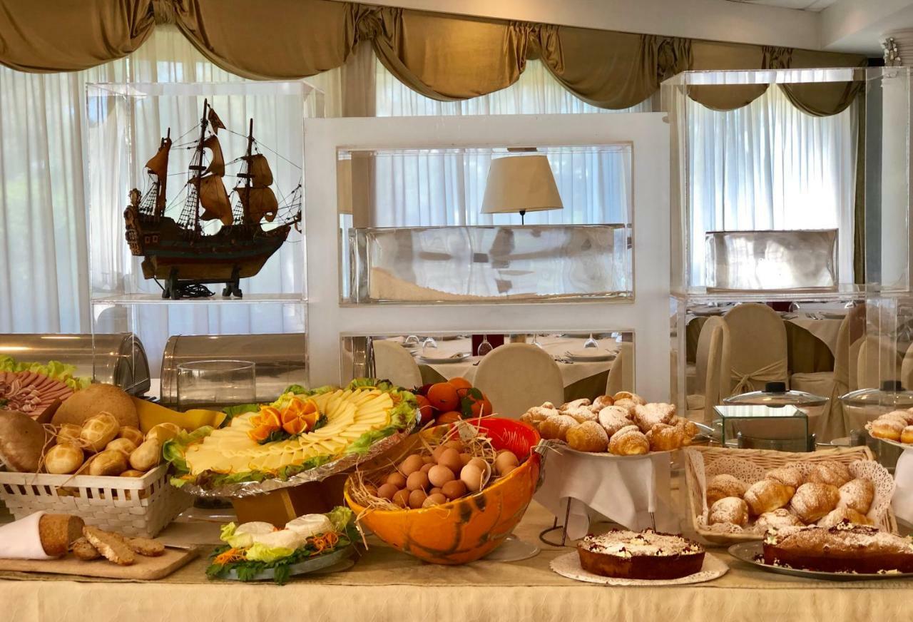 Domizia Palace Hotel Baia Domizia Luaran gambar